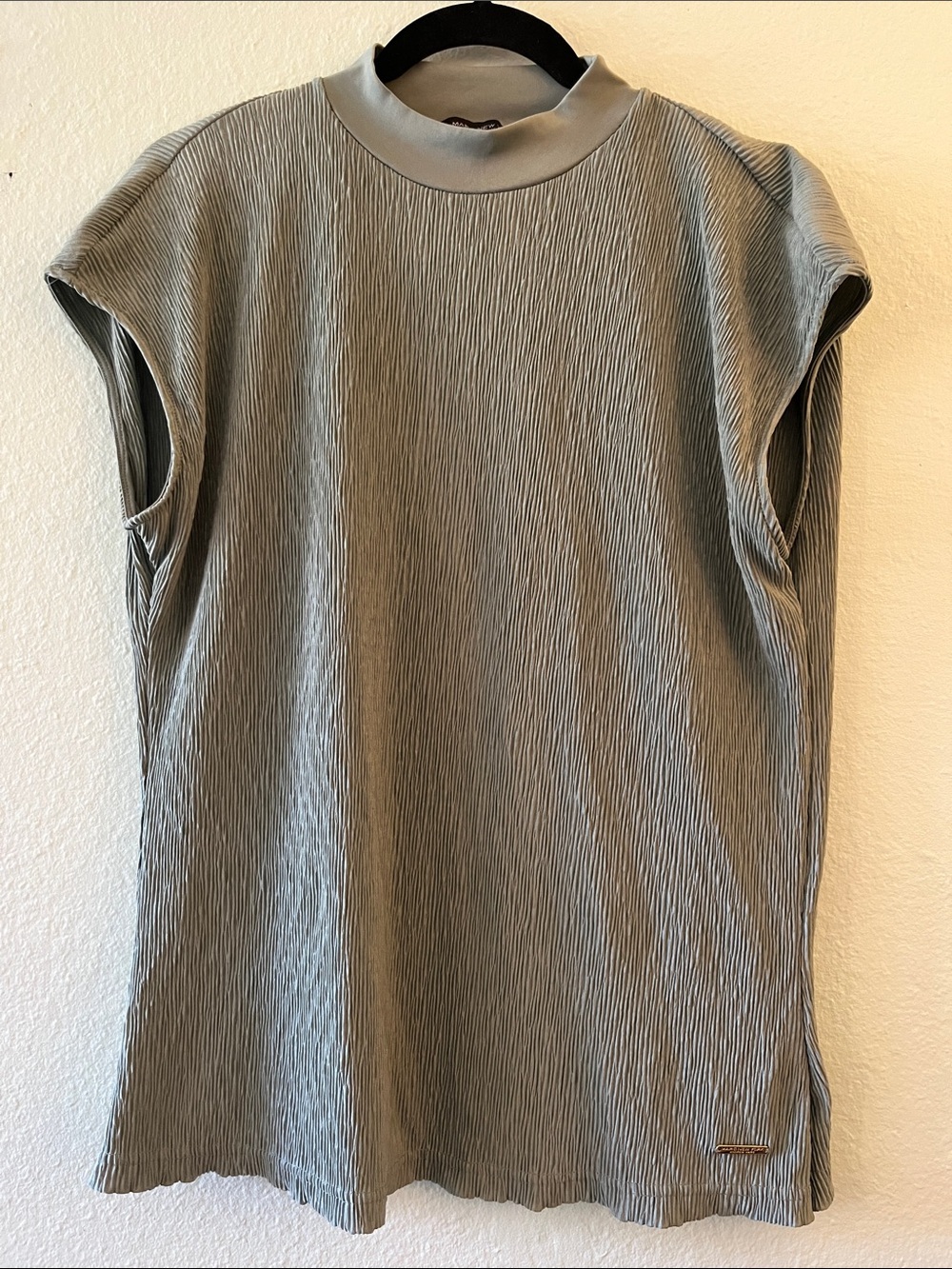 Marc New York - Andrew Marc Sleeveless Textured Mock-Neck Tank Top